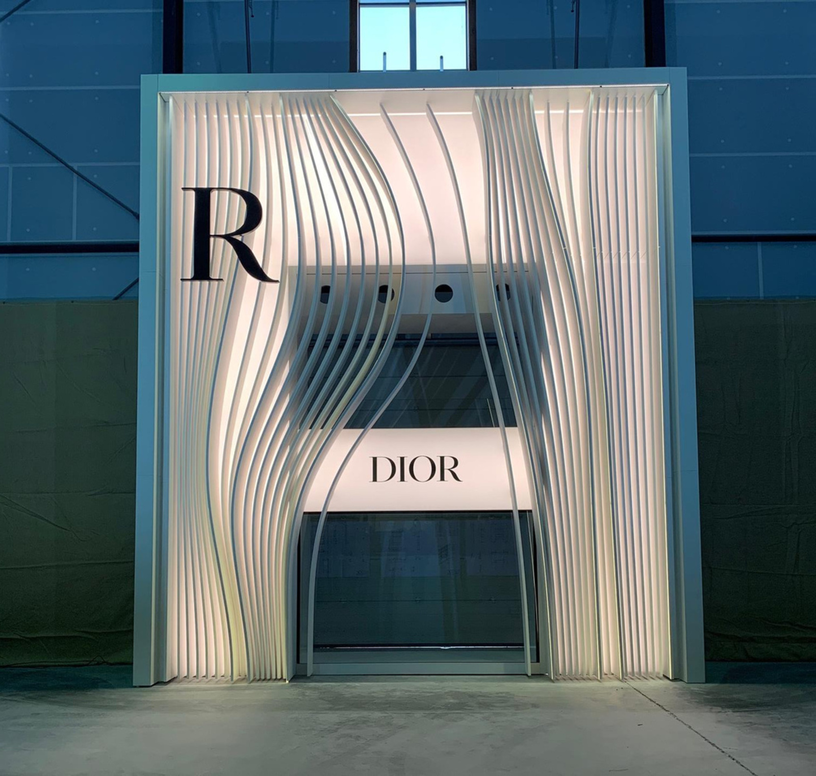 Façade DIOR — Qatar